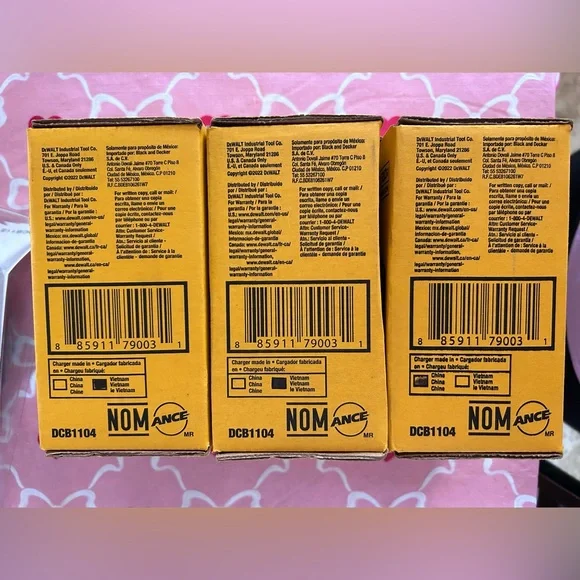 DeWALT 20V MAX Lithium-Ion 3.0Ah Battery with 12V to 20V MAX Charger - Picture 6 of 7